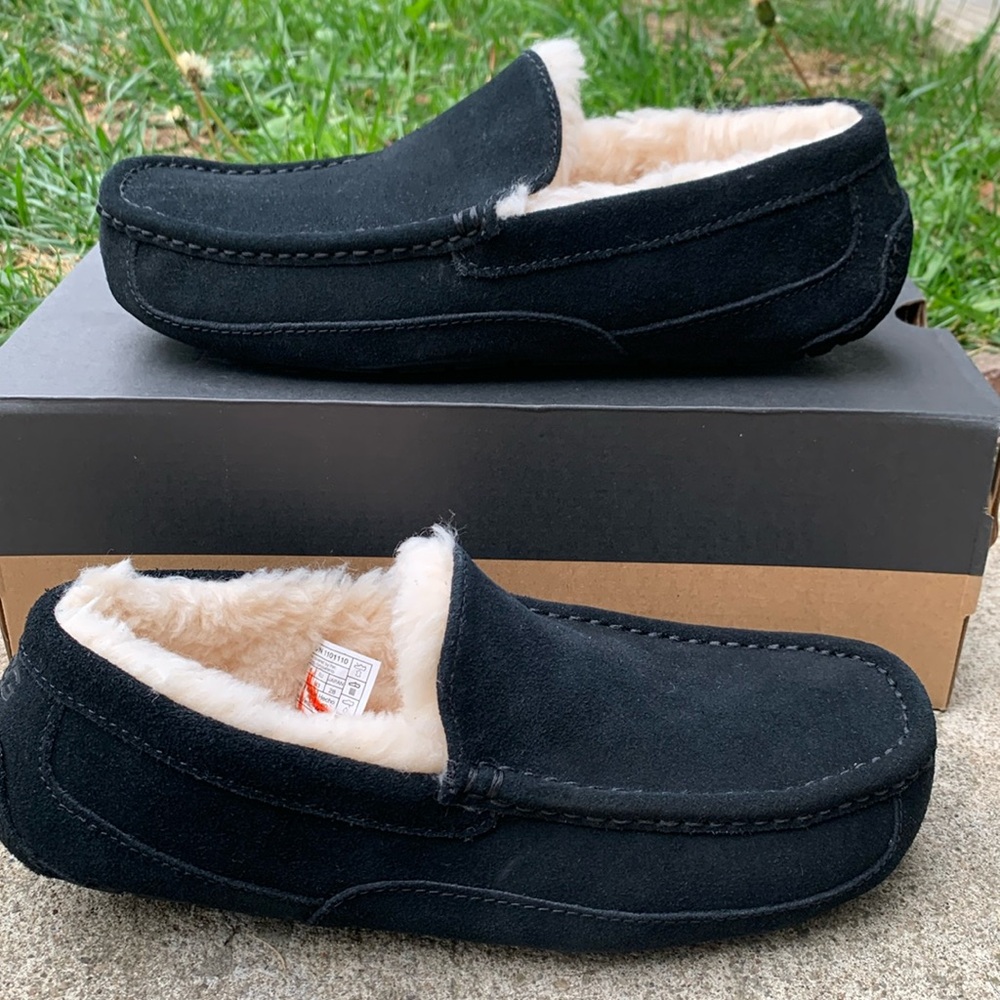 UGG Mens Slippers Ascot Size 10 Black Nwt
